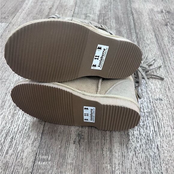 Koolaburra By UGG Kids Short Fringe Boots - Picture 4 of 8